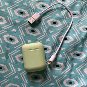 Look-A-Like apple airpods
